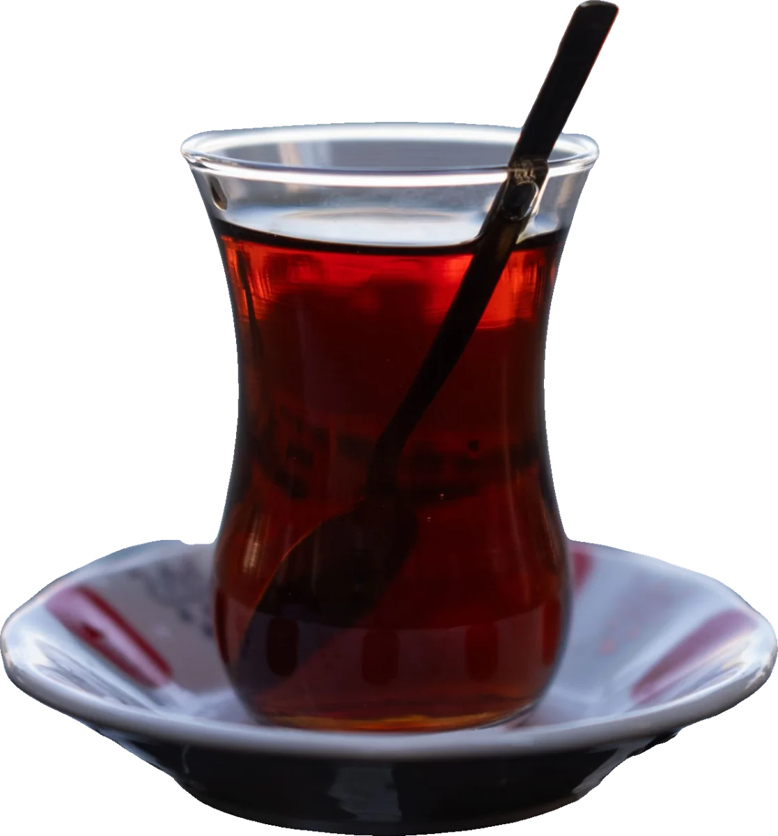 İnce belli bardakta demli çay